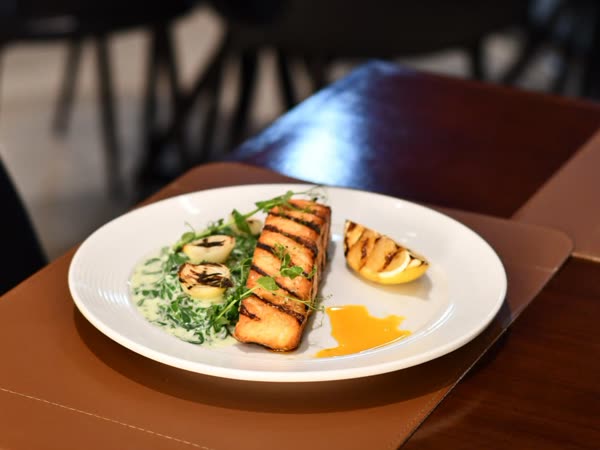 Salmão grelhado do Maça da Paleta